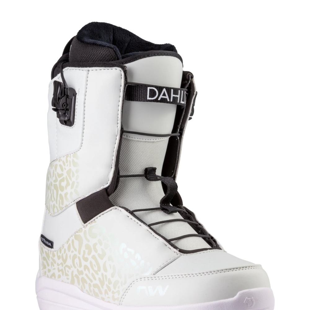NORTHWAVE WOMENS DAHLIA SLS SNOWBOARD BOOT. NWT